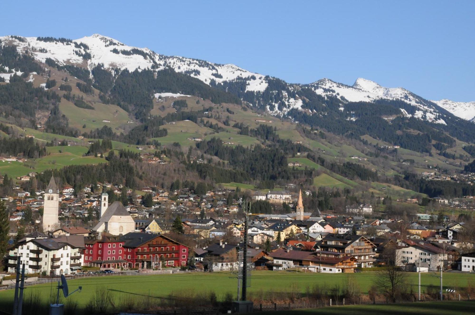 Fruehstueckspension & Appartements Eugenie Kitzbühel Esterno foto
